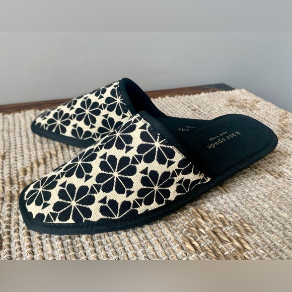 Kate Spade Flower Jacquard Dove Slippers NWOT. SOLD OUT On Website! - Picture 3 of 8